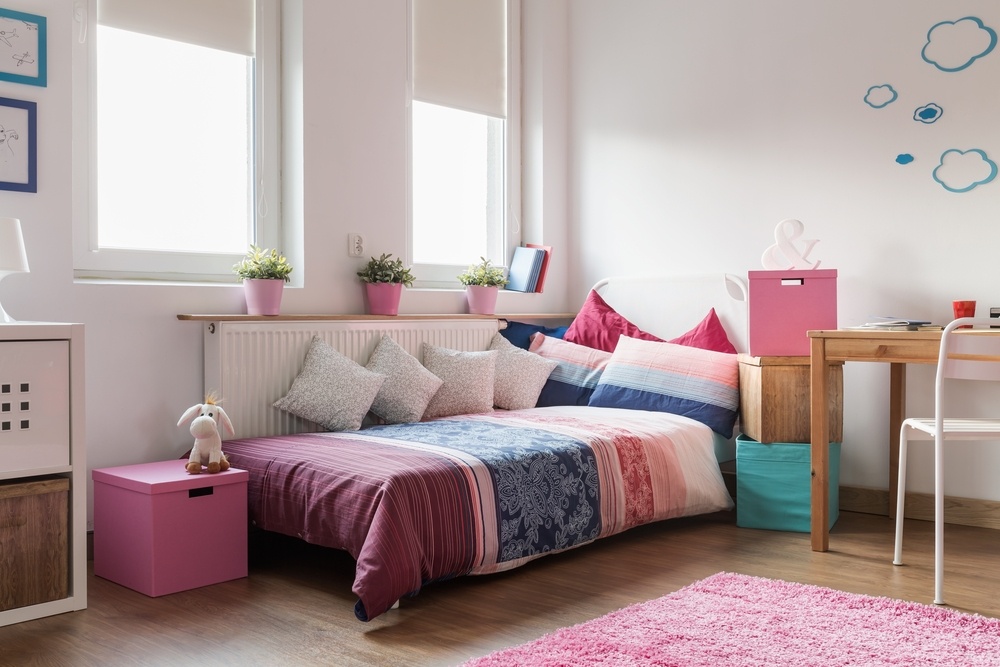 Cortinas y alfombras, habitación para niñas